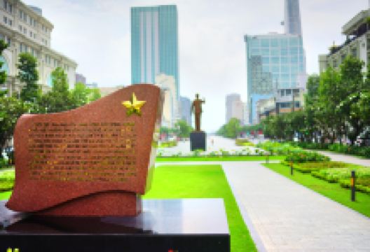 蓝山广场景点图片