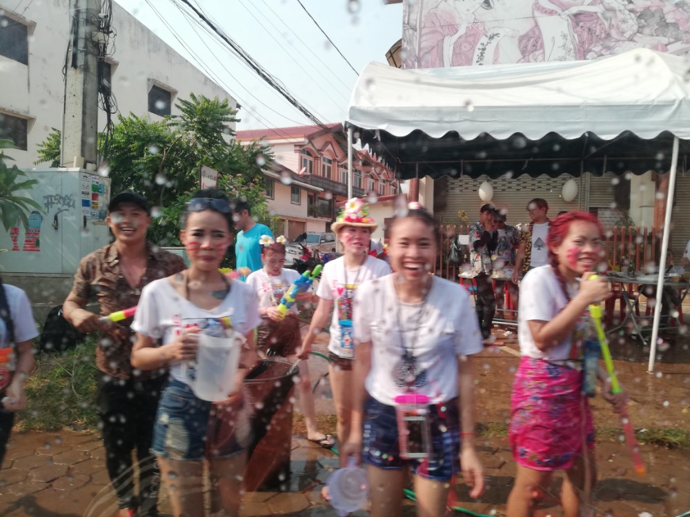 老挝泼水节