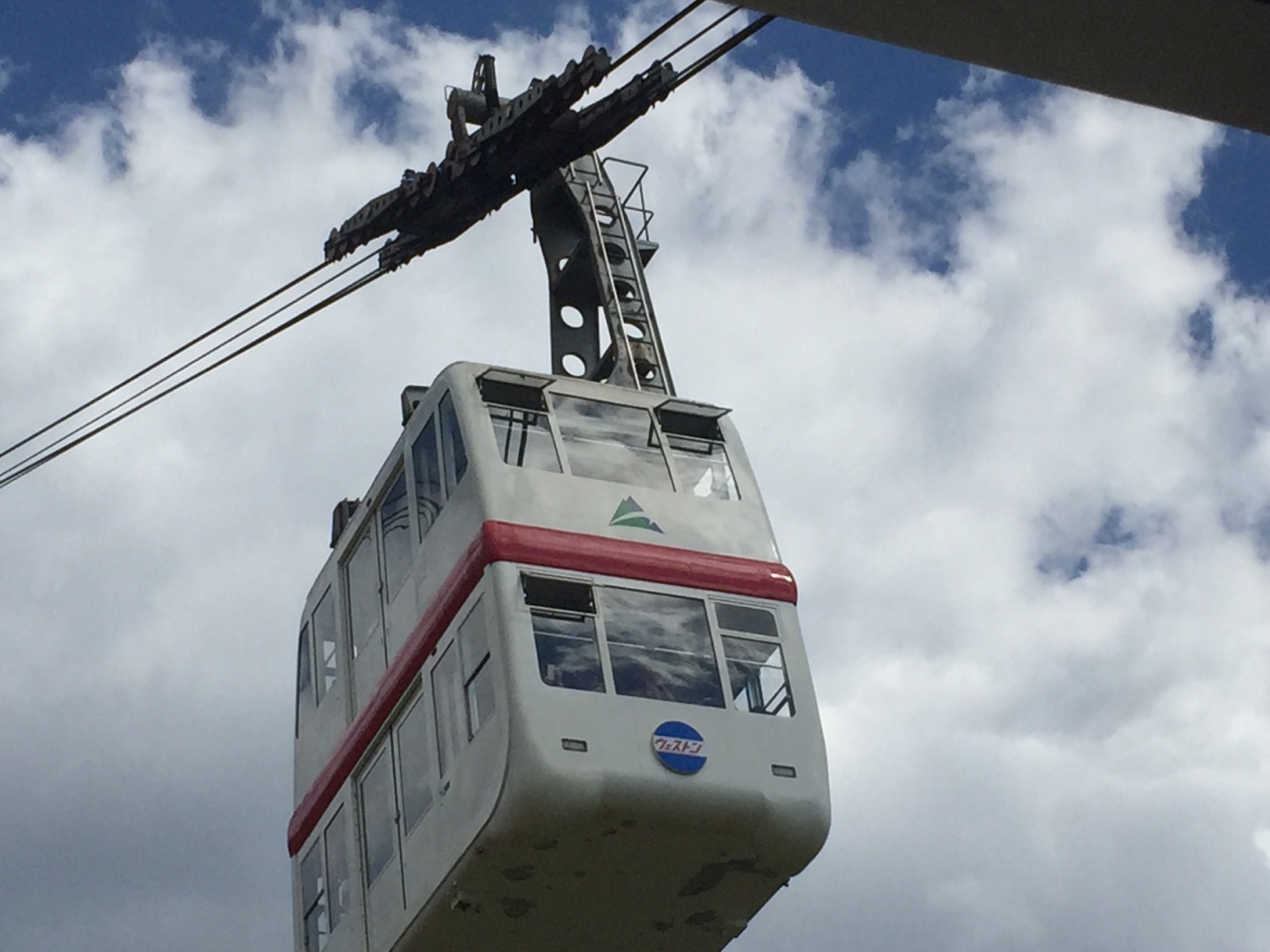 标高2156m的新穗高缆车 是日本唯一的能在二层楼的高空缆车上  是登高远望阿尔卑斯山的首选   由