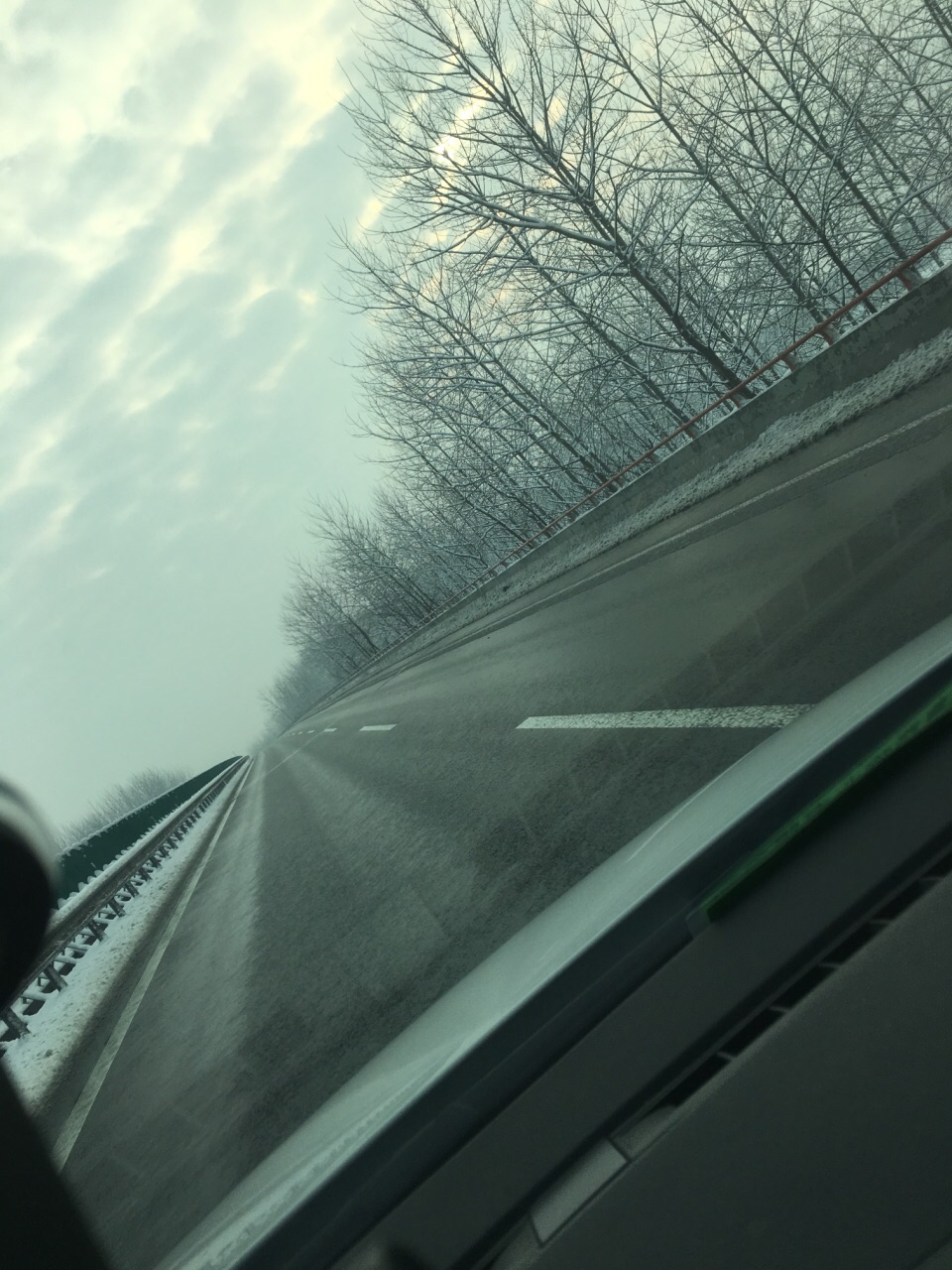高速雪景