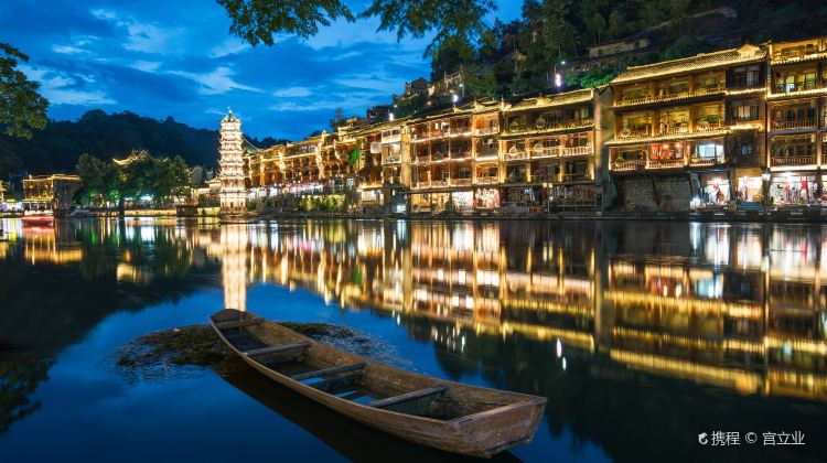 5-Day Epic China Zhangjiajie Adventure Private Tour·Zhangjiajie National Forest Park, Bailong Elevator, Tianmen Mountain and Phoenix Ancient Town