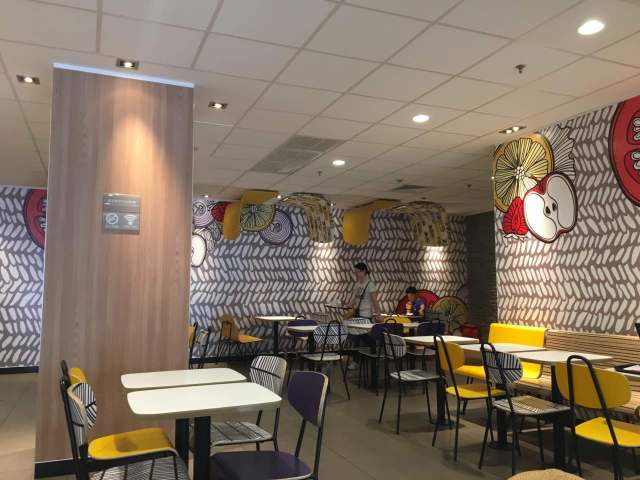 麦当劳(莘松路芭比伦DT店)