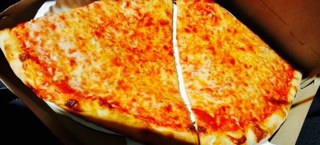 Bella Pizza and Subs餐厅图片