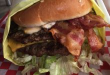 Volcano Burgers美食图片