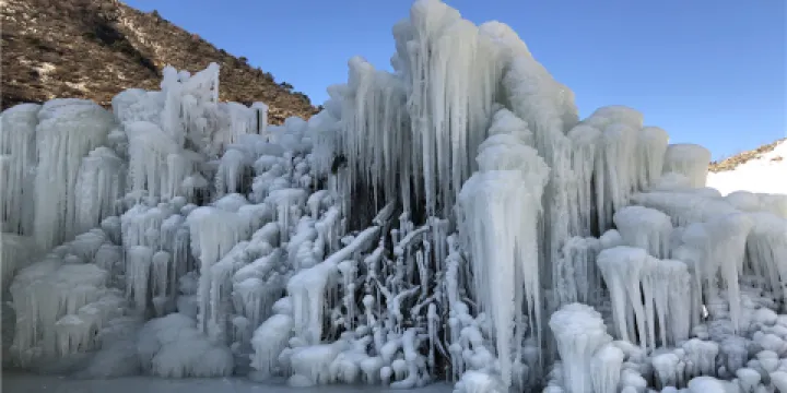 中國神奇河坎子冰瀑冰雪大世界