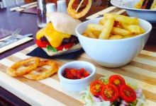 The Three Horseshoes美食图片