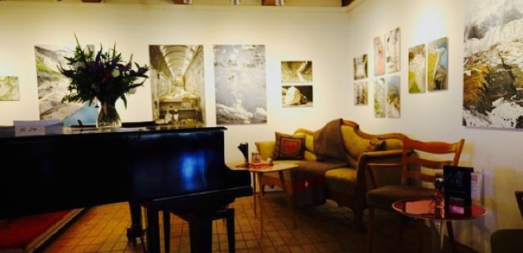 Lesecafé und Kulturbar Bsinti