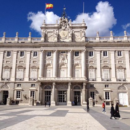 西班牙马德里马德里王宫+马约尔广场+索菲亚王后国家艺术中心博物馆+丽池公园一日游