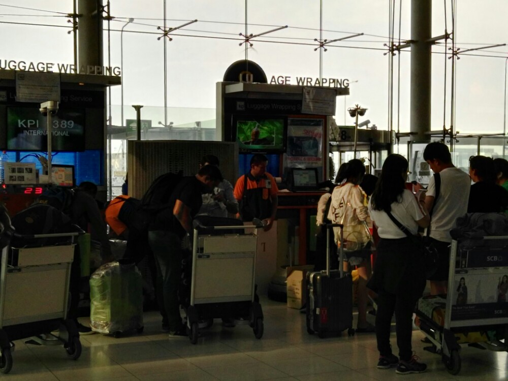 曼谷素旺纳普机场收费打包机