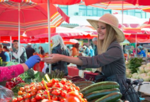 多拉克市场购物图片