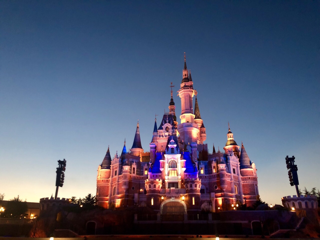 上海ディズニーリゾート 迪士尼度假区 夢を灯す ナイトタイムマジック ライトショー 評判 案内 トリップドットコム