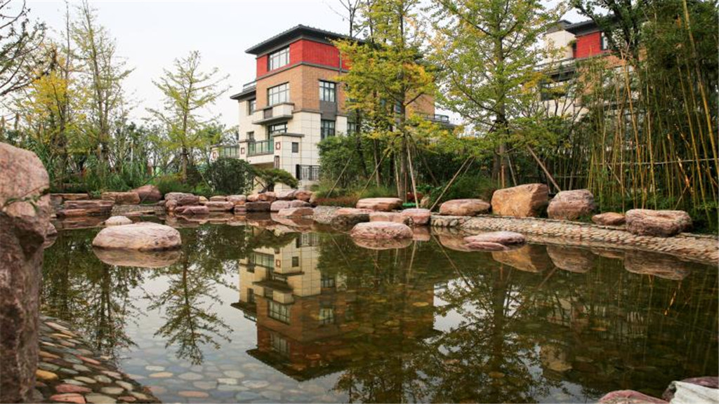 凤凰谷乐活小镇55℃温泉