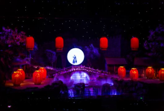 【8人精品小团】西安兵马俑+驼铃传奇秀演出一日游【[精品小团]亲子游/情侣游/闺蜜游，出发时间自由，睡到自然醒，专职司机带您游玩；】