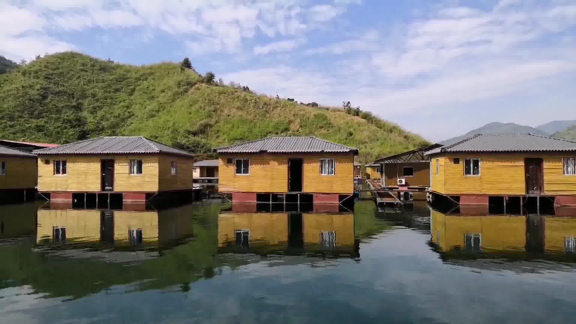 红水河上欢乐小渔村