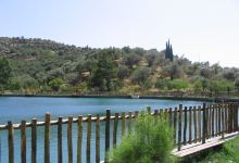 Zaros Lake景点图片