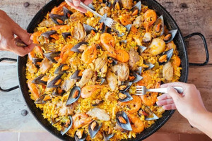 瓦伦西亚自治区游记图文-西班牙瓦伦西亚的世界海鲜饭日，浓郁的异国情调，难忘的味觉体验