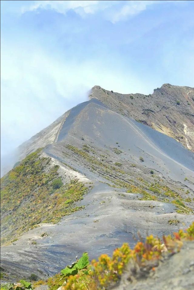 Irazú Volcano