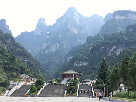 天门山：一座天然的穿山溶洞