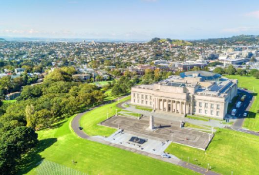 新西兰一树山+奥克兰+彩虹乐园一日游【中文司导】【精品包车，私享空间，上门接送，轻松出行】