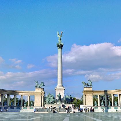 匈牙利布达佩斯格列尔特山+齐塔代拉城堡+英雄广场+千年纪念碑+城市公园一日游