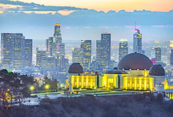 美国洛杉矶星光大道+比佛利山+圣莫尼卡海滩｜天使之城璀璨之旅【开始你的洛杉矶之旅，漫步在好莱坞星光大道，欣赏无数明星的名字镶嵌在人行道上，感受好莱坞的魅力与光辉。】