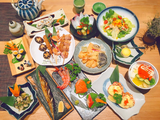 在优雅的餐厅品尝日料