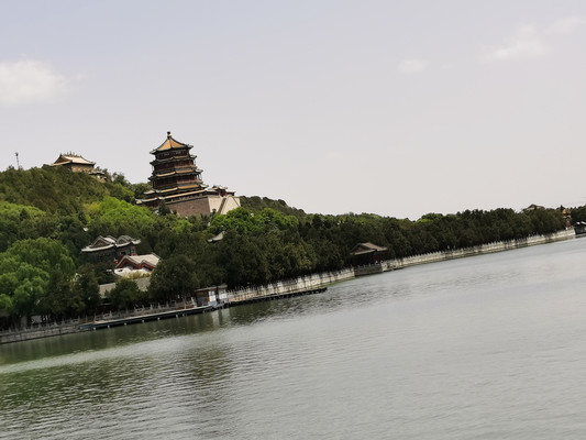 北京和北平之间，就隔了一碗豆汁儿的距离
