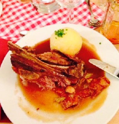 Hausbrauerei Altstadthof餐厅图片