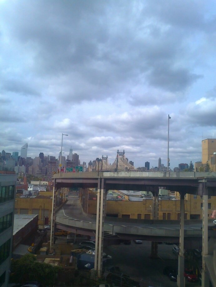 坐地铁到达布鲁克林，回眸曼哈顿远景