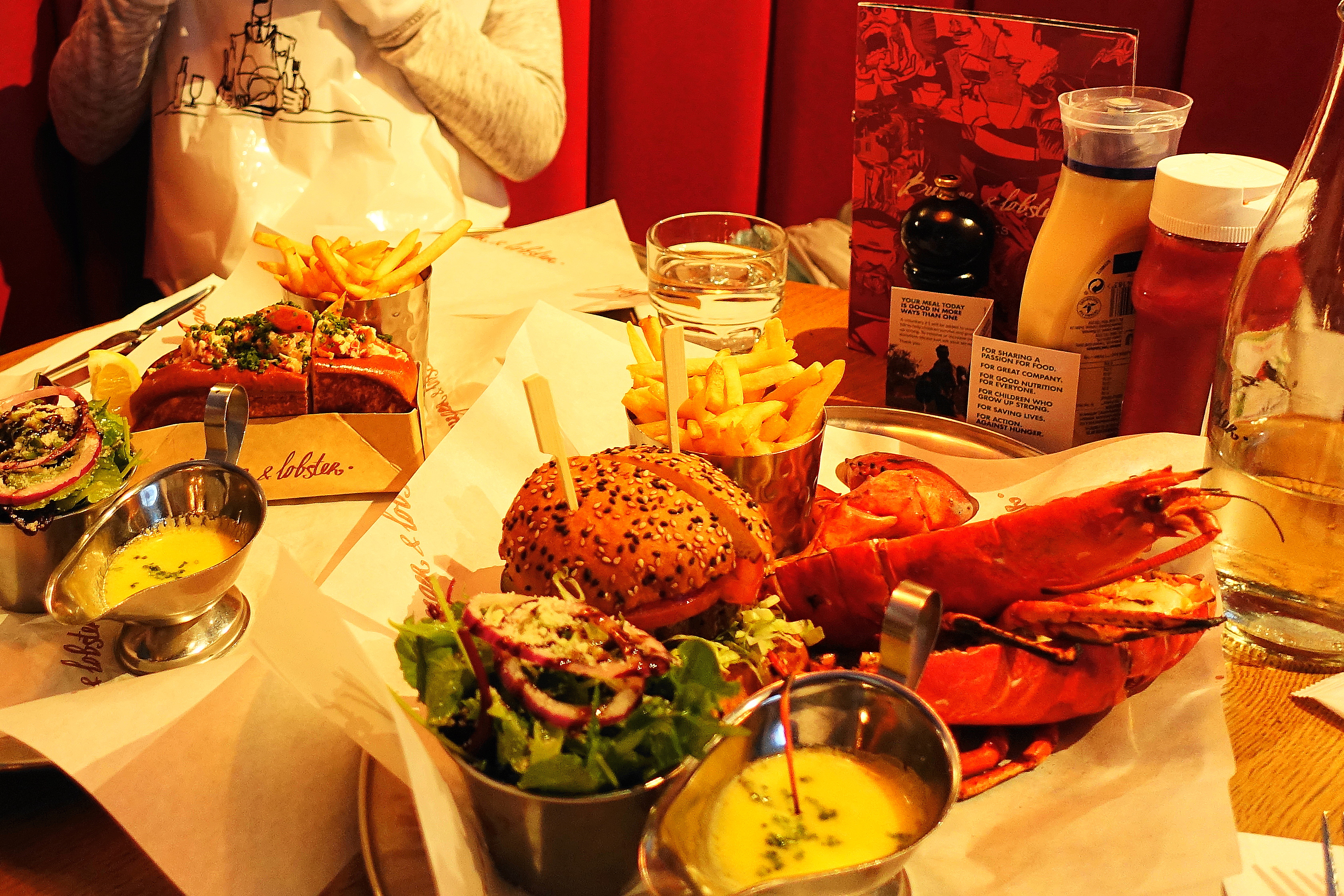 到曼彻斯特市中心游览，找到了Lobster & Burger在曼彻斯特的分店，自然在这里打发了午餐：