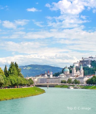 9D8N • Czech Republic + Austria + Germany + Switzerland + Prague + Cesky Krumlov + Salzburg + Munich + Zurich + Cesky Krumlov Castle + Neuschwanstein Castle + Symphony of Four Countries in Central Europe