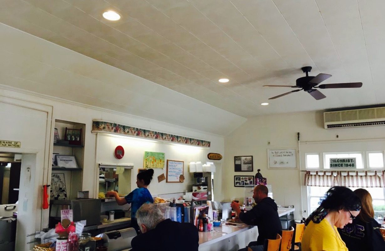 Gilchrist Offshore Restaurant餐厅图片