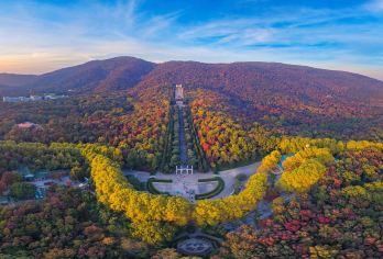 南京中山陵景区半日活动【精品游】【深层次2H】【私家团含门票】【南京中山陵作为一代伟人孙中山先生的陵寝，让我们一起走近中山陵，聆听历史的低语，感受伟人的传奇一生。】