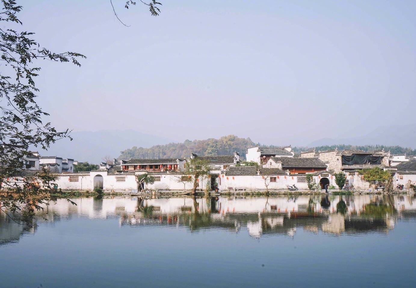 安徽画里宏村，一座水墨丹青的江南古村。