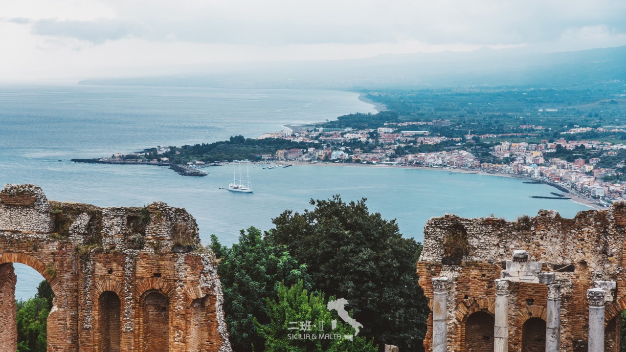 吕克贝松《碧海蓝天》的外景地：西西里岛陶尔米纳