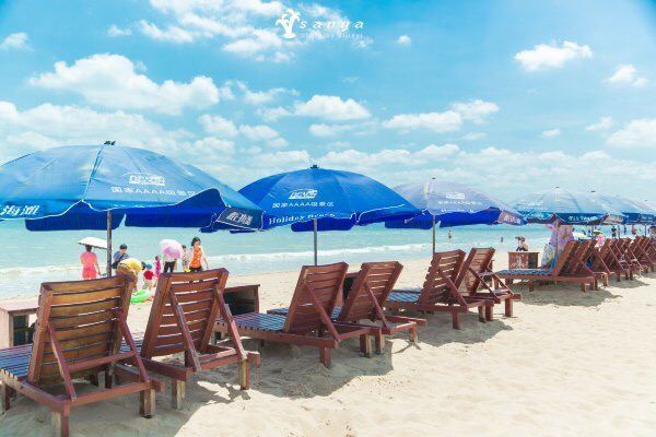 Holiday beach (Recreational resort, Family-friendly, Relaxing environment)