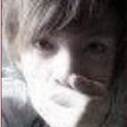 苍白的等待无力的吻