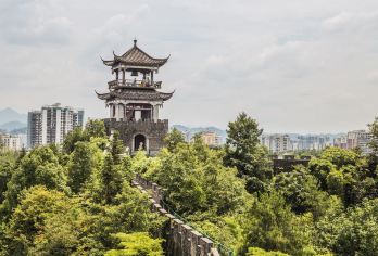 恩施土司城+女儿城半日游【网红打卡 品土家风情文化】【[丰富玩乐]土司皇城，夜游女儿城，观民俗歌舞表演，走进土家文化之旅，感受土家风情。】