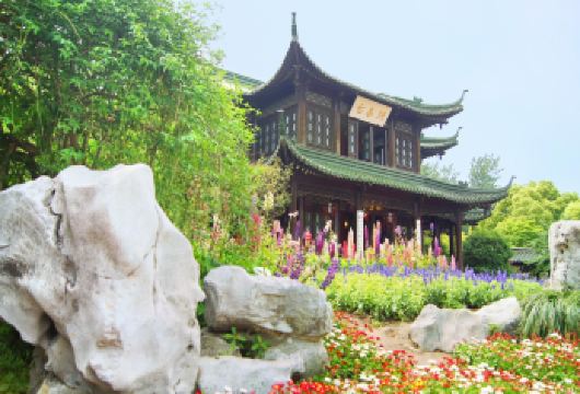 扬州瘦西湖+大明寺+八怪 一日游【大美扬州一日游小包团】【[缤纷景点]瘦西湖，大明寺，八怪纪念馆； [服务保障]全程0车销，私享度假。】