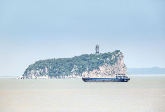 江西石钟山+鄱阳湖+鞋山一日游【8人小团上门接送可选游船 】【原创8人团 上门接送 专注江西旅游27年 4A石钟山门票全含 登山观湖游岛专线】