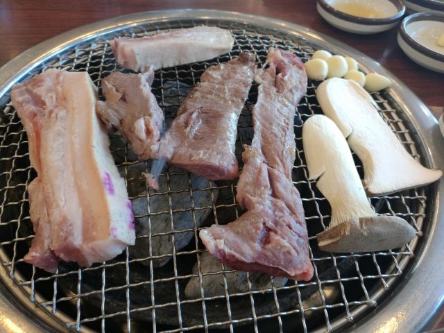 Neulbom Black Pork Roast