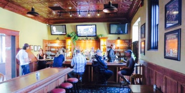 Clock Tower Bistro & Pub餐厅图片