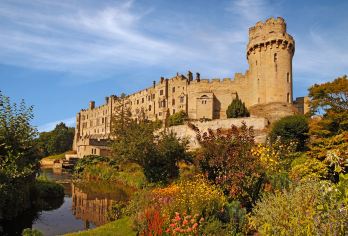 英国牛津大学+莎士比亚出生地+科茨沃尔德之路+华威城堡一日游【参观风景如画的半木结构房屋，传说中的吟游诗人出生于此；英伦传统服饰体验；感受负盛名古老的文化文明】