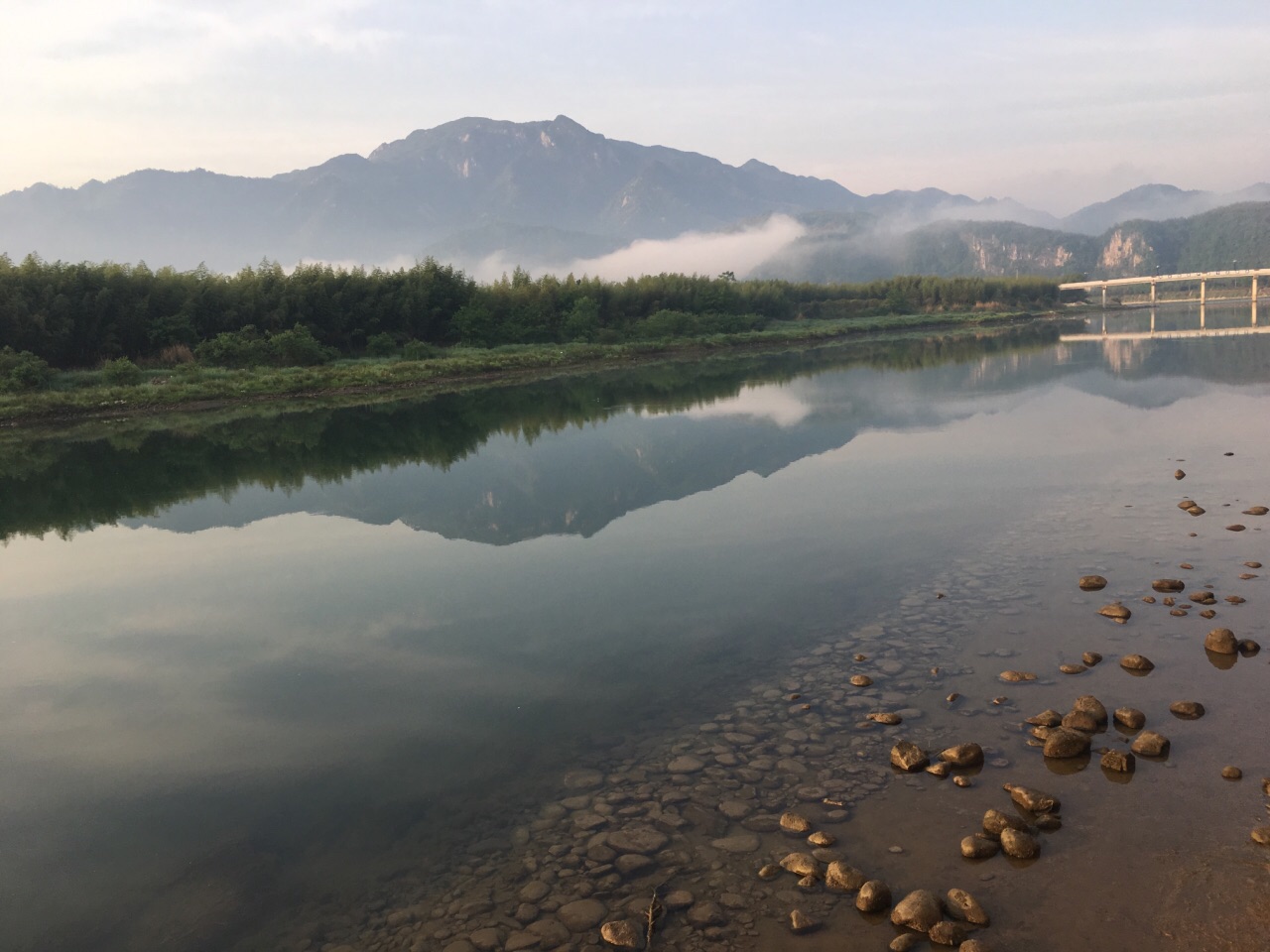 柳溪江的早晨