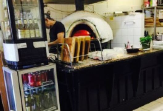 Wood Oven Gourmet Pizza美食图片