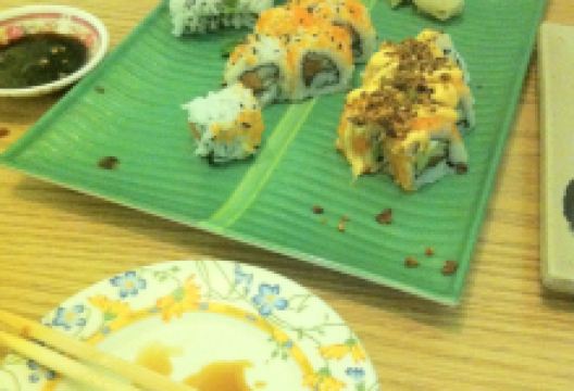 Full Moon Sushi美食图片