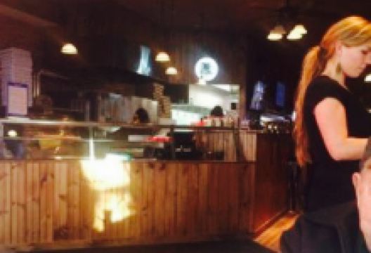 Hobie's Sports Den美食图片