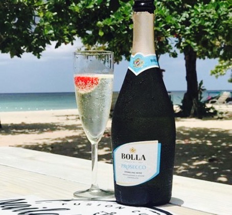 Nailas Beach Bar & Kitchen Fusion Cuisine