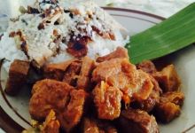 Opor Panggang Sunggingan美食图片