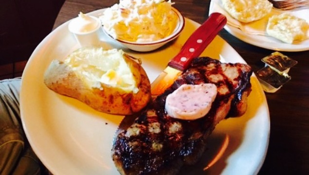 Henry's Restaurant餐厅图片